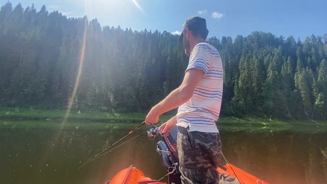 Рыбалка на реке Чусовая Окунь Щука Голавль. Уха из речной рыбы. смотреть онлайн