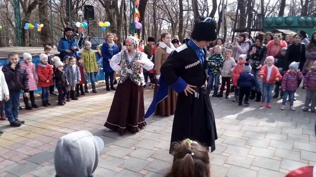 Весело печем блины на масленицу смотреть онлайн