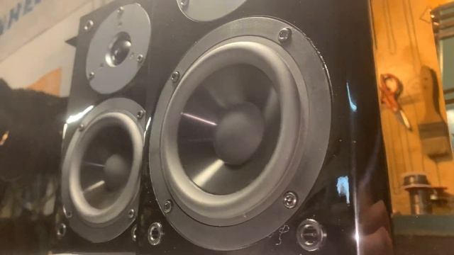 Yamaha NX-E700 - Bass Test смотреть онлайн