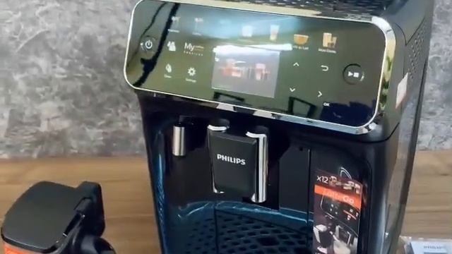 Khám phá sản phẩm Máy pha cà phê thông minh Philips Serie 5400 EP5441/50 смотреть онлайн
