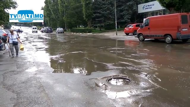 Последствия дождя по ул Индепенденцей в Бельцах 23 07 18 смотреть онлайн