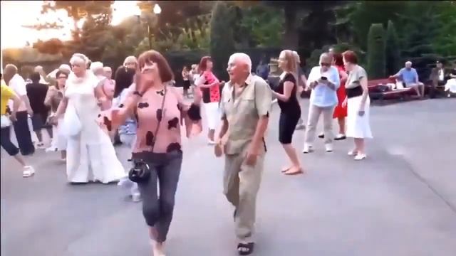 ЖАРКИЙ ПОЦЕЛУЙ СВЕЛ МЕНЯ С УМА!!! смотреть онлайн