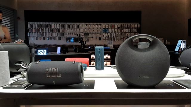 Harman Kardon Onyx studio 6 vs JBL Xtreme 3 sound showdown. смотреть онлайн