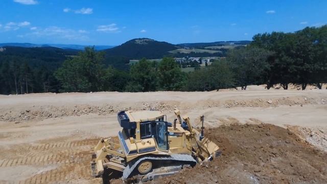 CAT D6R  And D9T