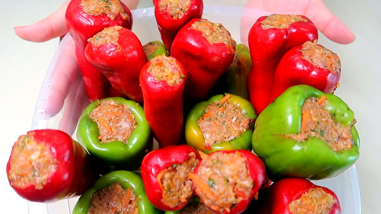 ФАРШИРОВАННЫЕ ПЕРЦЫ С БУЛГУРОМ. Рецепт пальчики оближешь. Готовит Ольга Ким смотреть онлайн