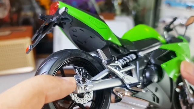 KAWASAKI NINJA 650R/UNBOXING AND REVIEW DIECAST MOTORCYCLE WELLY SCALE 1/10 смотреть онлайн