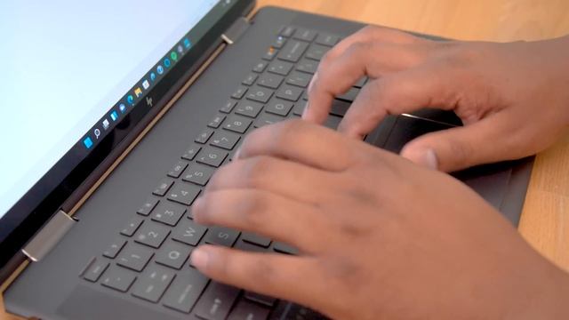 HP Spectre x360 16 review: A big, beautiful convertible laptop смотреть онлайн
