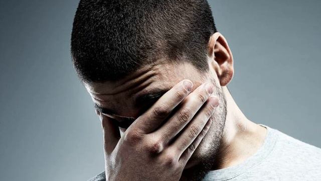 Он был слабеньким и невзрачным с самого детства. Но ему писала письма девушка-красавица