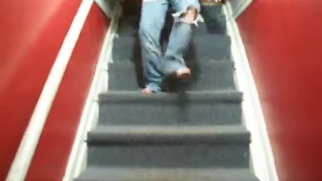 Sliding Down the Stairs смотреть онлайн