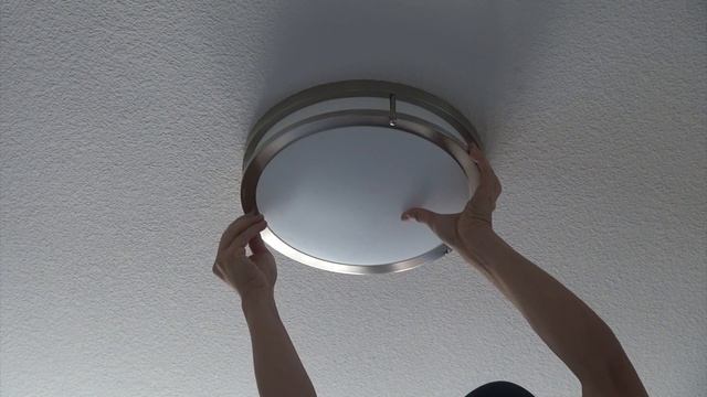 How to Wire and Install a Ceiling Fan With Remote Control/Ceiling Light Fixture Removal. смотреть онлайн