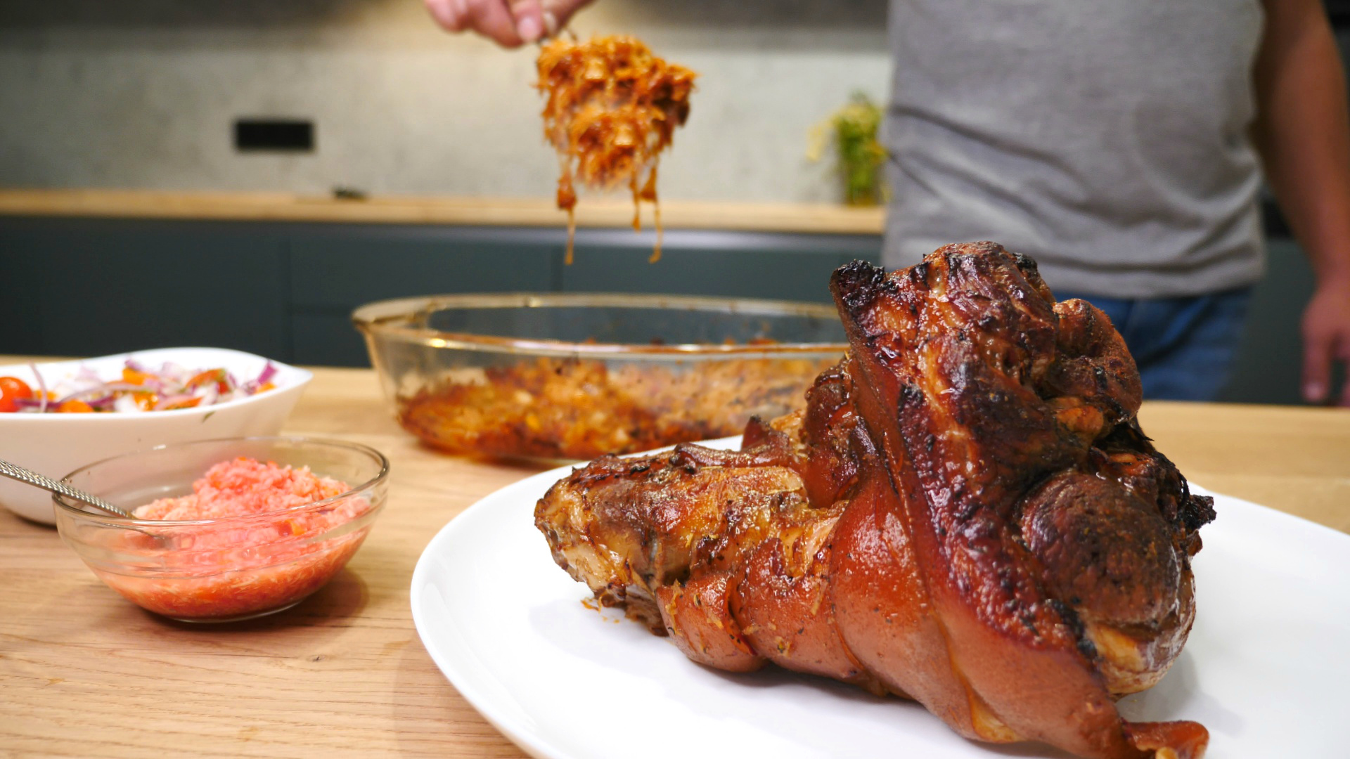 Если готовить рульку в духовке то только так. смотреть онлайн