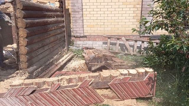 Демонтаж пристройки.