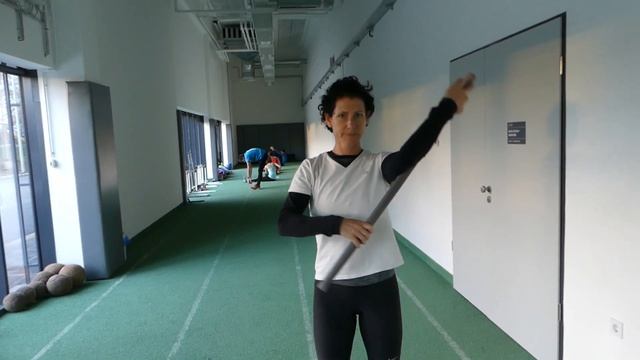 Stretching 10-es gyakorlat - váll ízület bemelegítése (Járay-Venter Melinda) смотреть онлайн