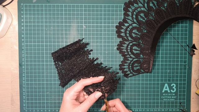 Черный кружевной кокошник