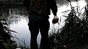 Лайфхак кормак с поплавком. Как ловить в проводку с берега.