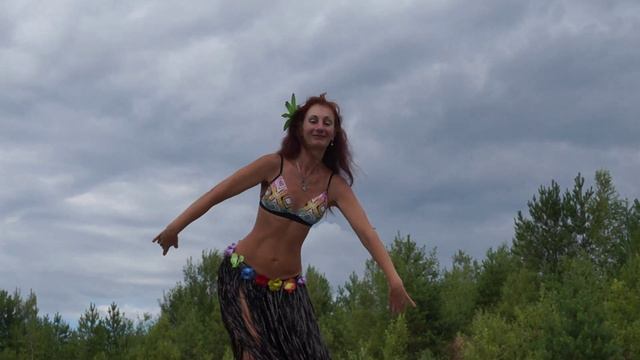 Танец на камне в заброшенном карьере смотреть онлайн