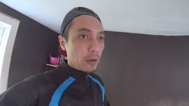 МУЖИК СИДИТ, А ЖЕНА РАБОТАЕТ НА ДАЧЕ) НАШЕЛ НА ЧЕРДАКЕ И В САРАЕ ЗАНАЧКИ СТАРЫХ ХОЗЯЕВ ! СТОЛЫЧ ДАЧ смотреть онлайн