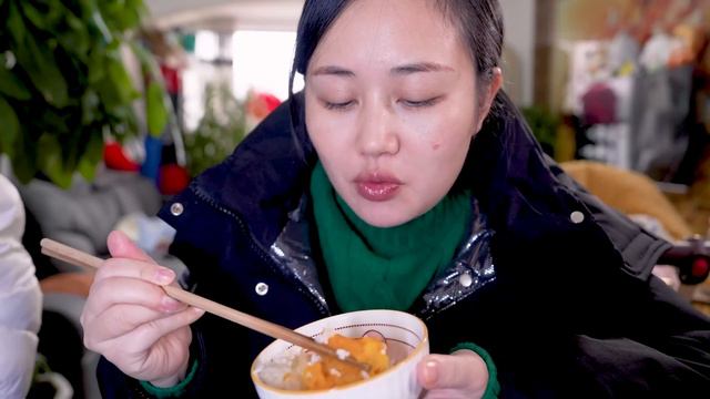 【超小厨】丈母娘8元买10斤血旺！四川味麻辣血旺，香辣入味连吃两大碗饭！ смотреть онлайн