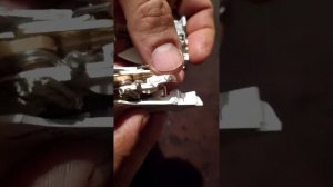 автомат включен напряжение подходит а света нет.