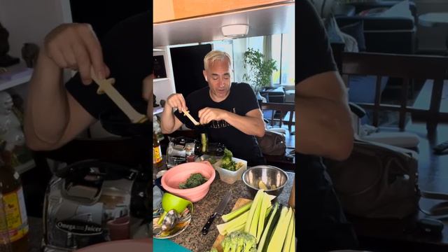 Cold Press Juice (Green Juice), Kale, Cucumber, Apple, Celery, Broccoli, And Ginger