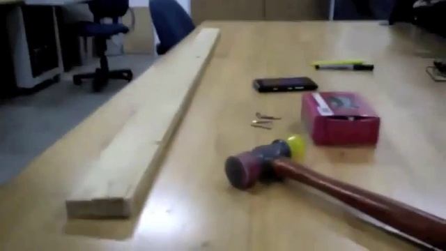 Забиваем гвозди с помощью Nokia Lumia 900.flv смотреть онлайн