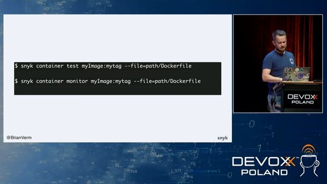 Securing Containers by Breaking in • Brian Vermeer • Devoxx Poland 2021 смотреть онлайн