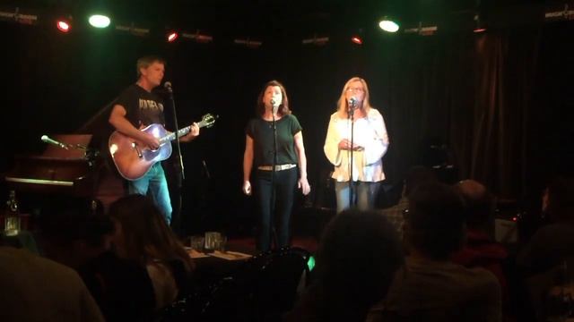 Walk Away Rene, Tam, Tash & Tom, Hugh's Room 2019 смотреть онлайн