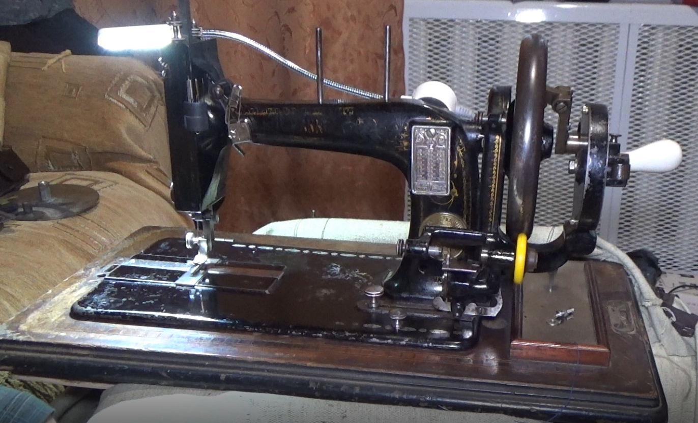 Старинная швейная машинка Зейдель Науман Как увеличить длину стежка и намотка шпульки смотреть онлайн