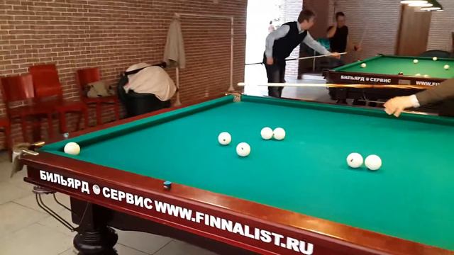 Два чужих шара в угол в исполнении Сергея смотреть онлайн
