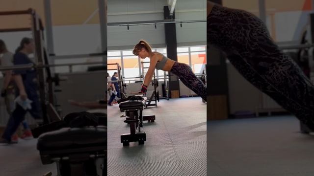 Отжимания с отталкиванием от скамьи смотреть онлайн