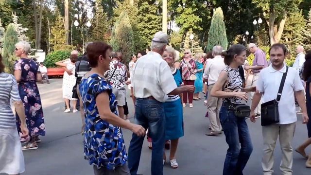 ЭТА ЗИМА МЕНЯ ТАК ИЗМОТАЛА! СЧАСТЛИВЫЕ МОМЕНТЫ ИЗ ПАРКА ГОРЬКОГО ХАРЬКОВ ТАНЦЫ смотреть онлайн