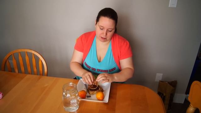 MEALTIME MONDAY || PEANUT BUTTER BANANA PANCAKES смотреть онлайн