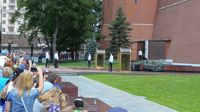 Развод караула у Вечного огня Александровский сад Кремль смотреть онлайн