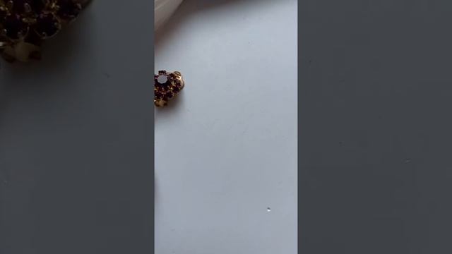 Фиолетовые клипсы с висящими на цепочках шариками, часть 1. смотреть онлайн