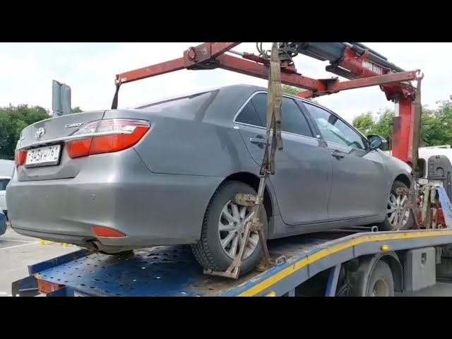 Эвакуация с инвалидных мест у Ленты. ДПС сбежали от блогера. И не вернулись. смотреть онлайн