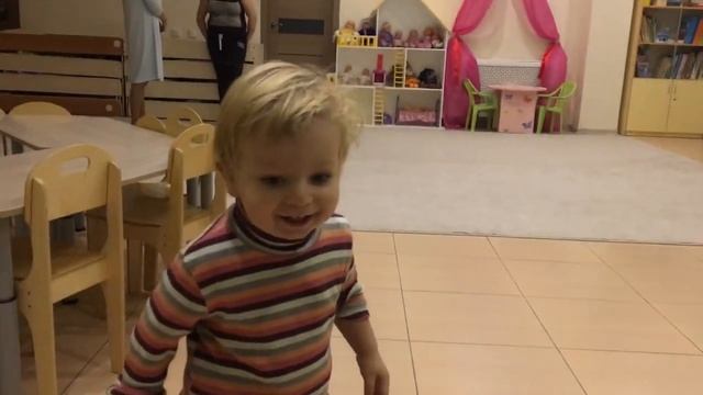 1 раз в детский сад, как малыш пошел в садик. 1 time in kindergarten, the kid went to kindergarten смотреть онлайн