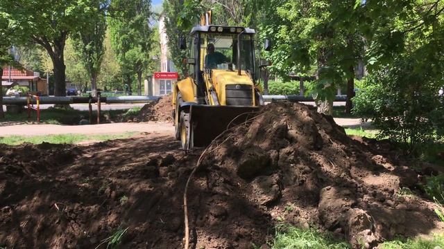 ЭКСКАВАТОР за работой. 1 часть на 8 минут. Развивающее видео про жёлтый трактор. смотреть онлайн