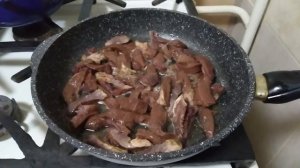 Как вкусно приготовить свиное сердце пожарить с подливой ?