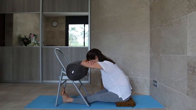 ЙОГА ВО ВРЕМЯ МЕНСТРУАЦИИ / ЖЕНСКАЯ ЙОГА смотреть онлайн