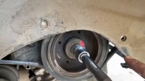 Как затянуть/ослабить шкив коленвала без каких либо съёмников.