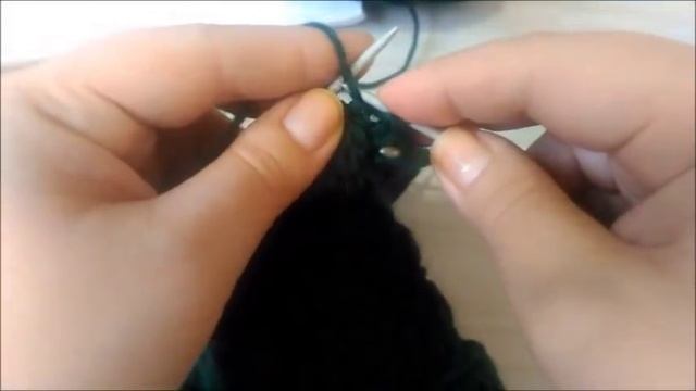 Вязаная шапка спицами с отворотом/МК шапка для мальчика смотреть онлайн