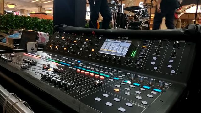 Mixing Band on Midas M32 Live #2 "Spongebob 'Ripped Pants' " at Sleman City Hall смотреть онлайн