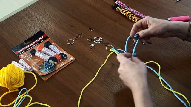 ВОЖАТИКИ | Выпуск 8 | Как сплести брелок для ключей? смотреть онлайн