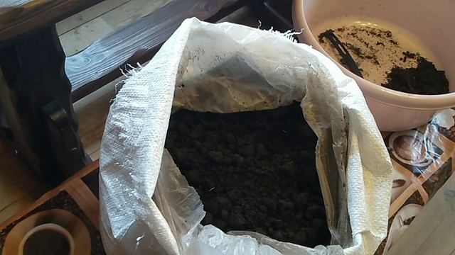 Биогумус мешками// Как выглядит живой биогумус// Секреты хороших урожаев