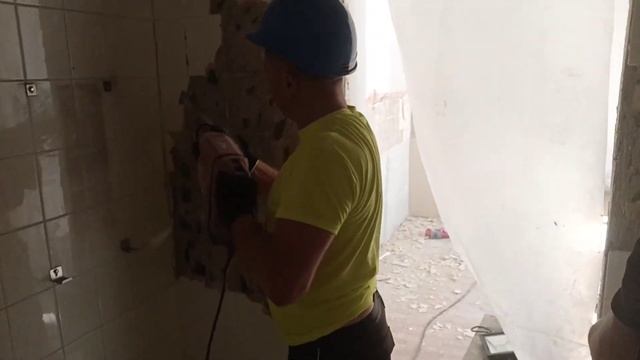 Финляндия Хельсинки снимаем плитку, долбим не долбимое... смотреть онлайн