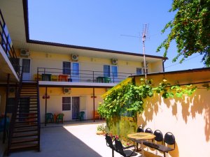 Семейный отдых в Голубицкой с детьми.Отели и гостиницы Голубицкой с бассейном.«Камелия» ГОСТЕВОЙ ДОМ