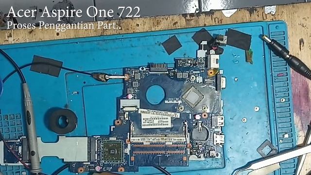 Acer Aspire One 722 Disassembly And Repair Process смотреть онлайн