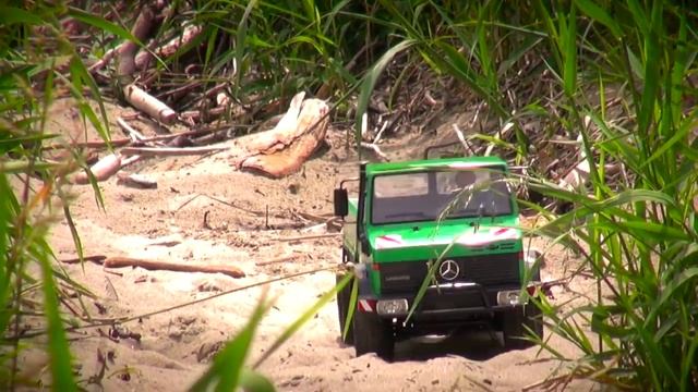 Tamiya CC-01 UNIMOG 425 on a Summer Day in the Rain and Sun смотреть онлайн