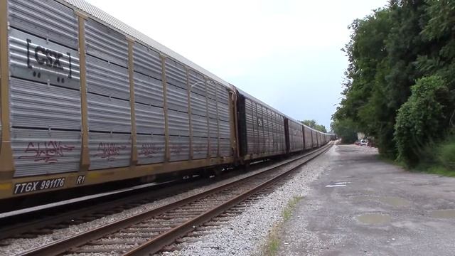 CSX ES44AH #3199 leading an autorack through Nashville on the S&NA смотреть онлайн