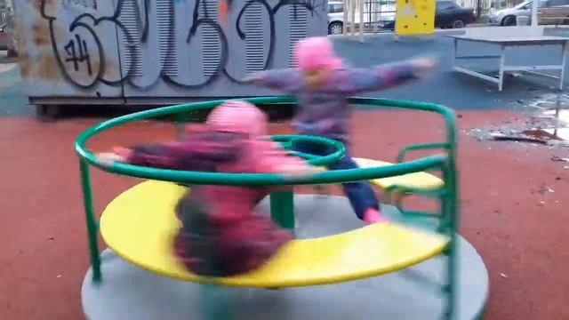 Как правильно кататься на каруселях смотреть онлайн